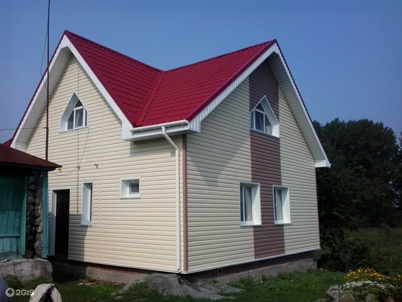 Сайдинг с красной крышей
