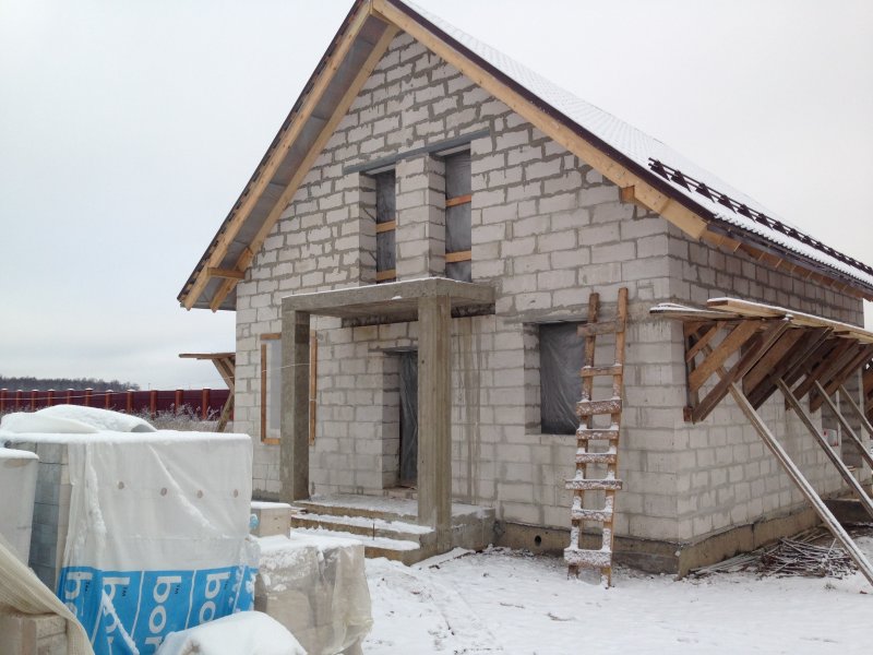 Маленький домик с мансардой