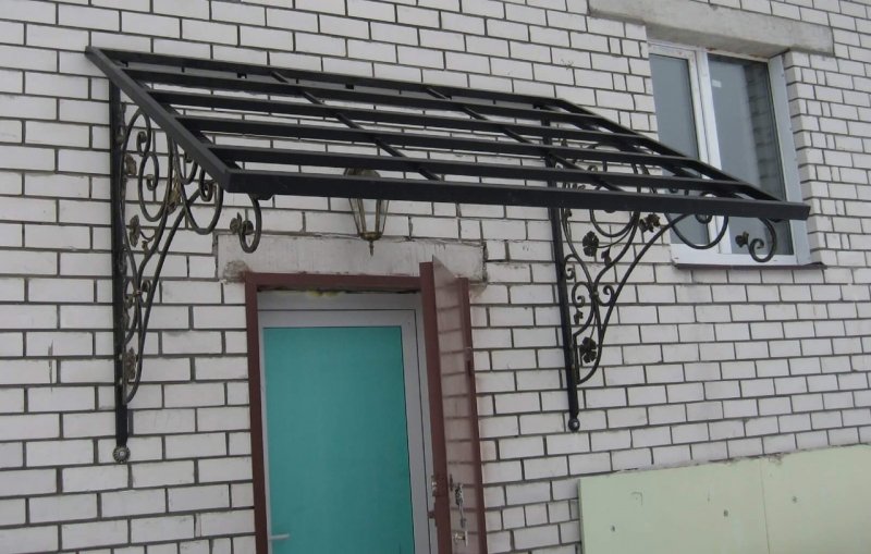 Навес для автомобиля из профильной трубы