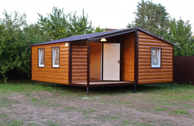 Дачный домик из бытовки