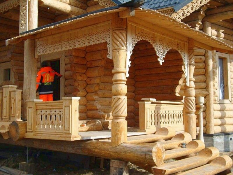 Резное крыльцо из дерева