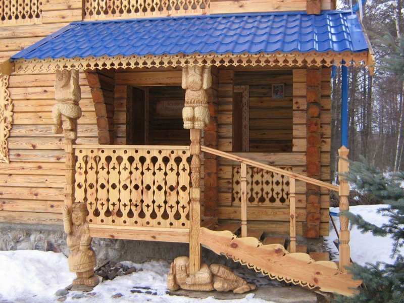 Резные крылечки из дерева
