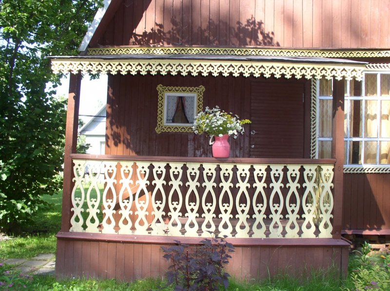 Резное крыльцо