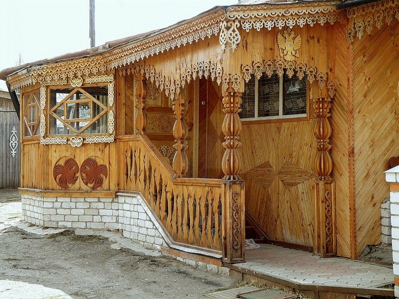 Резное крыльцо