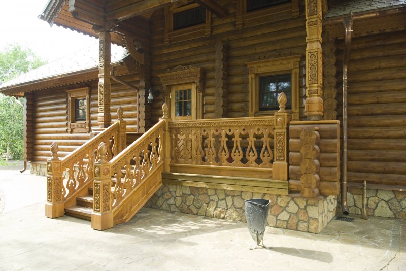 Резные крылечки из дерева