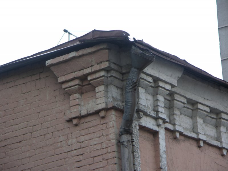Старинные водосточные трубы на домах