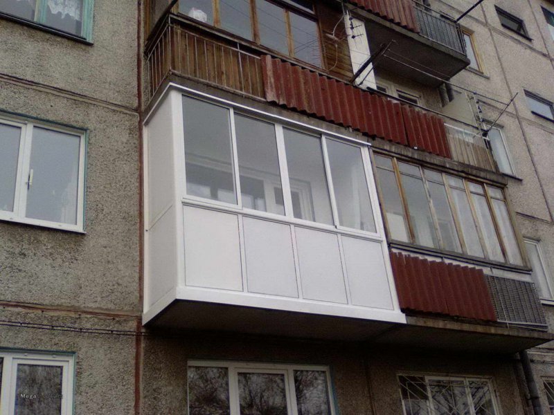 Остекление лоджии в панельном доме