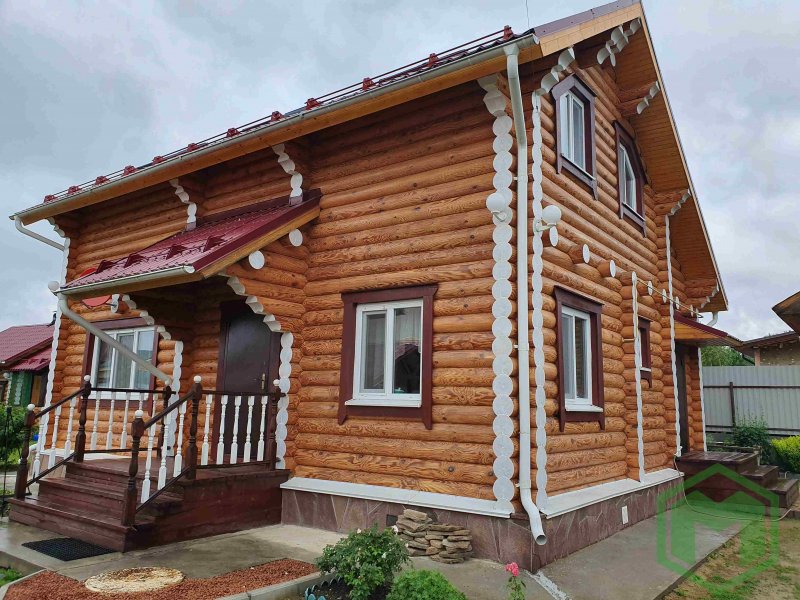 Бревенчатый дом покрашенный