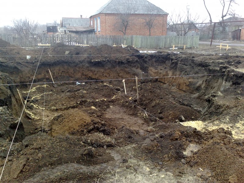 Копка траншей под фундамент