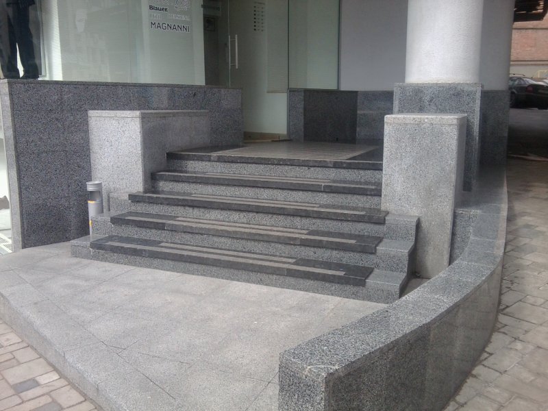 Гранит Камбулатовский ступени