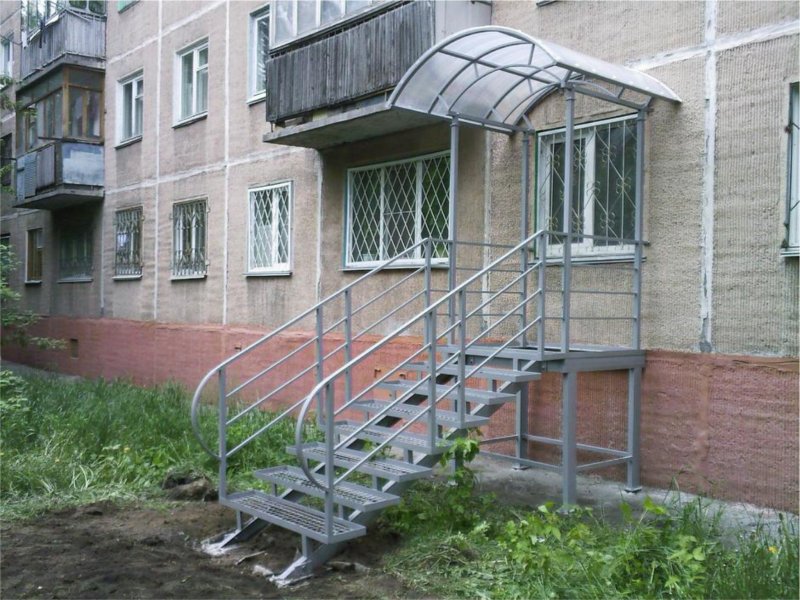 Крыльцо магазина