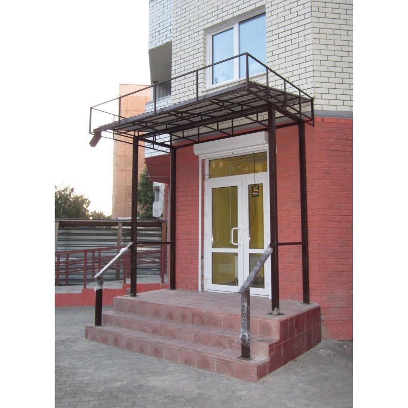 Козырьки для крыльца магазина