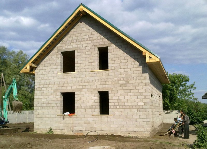 Дачный домик из керамзитобетонных блоков