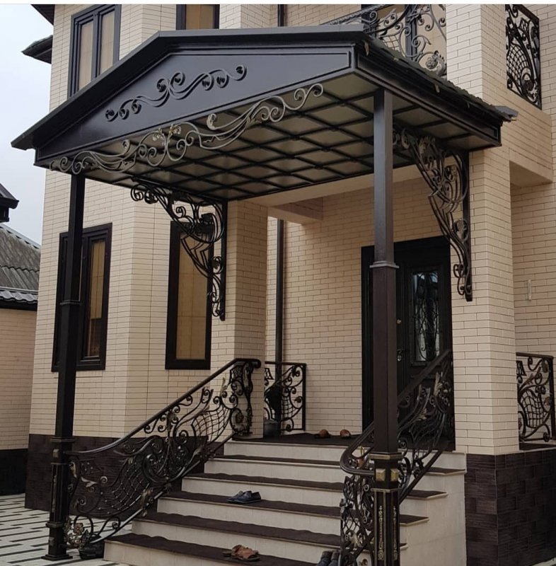Кованые навесы над крыльцом