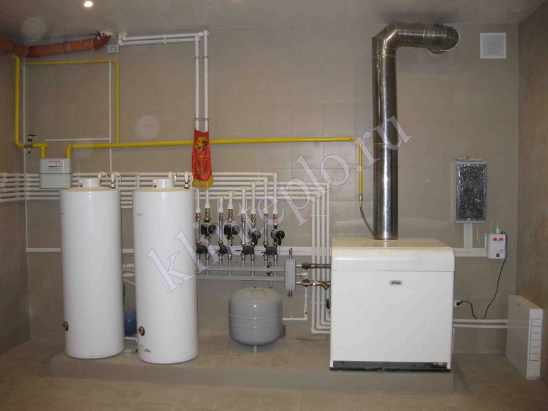 Газовый котел в гараже частного дома