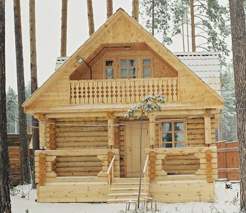Баня из оцилиндрованного бревна 6х6 с мансардой
