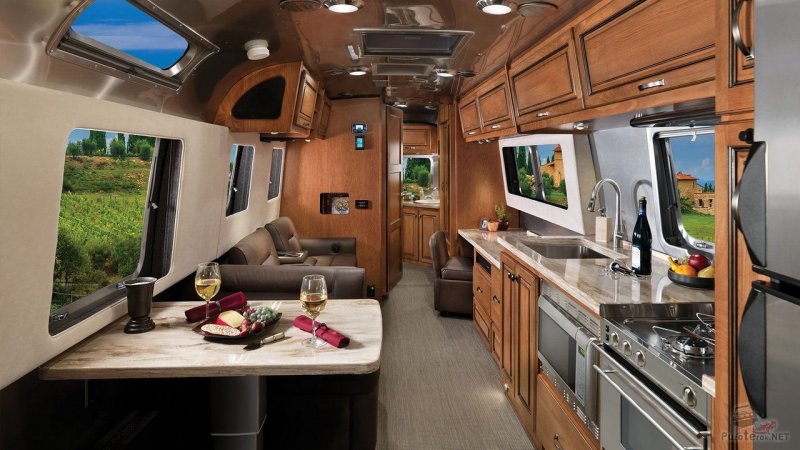Американский кемпер Airstream