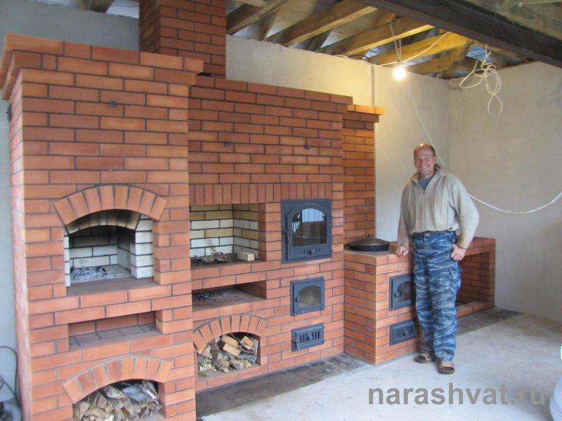 Печной комплекс с мангалом и лежанкой