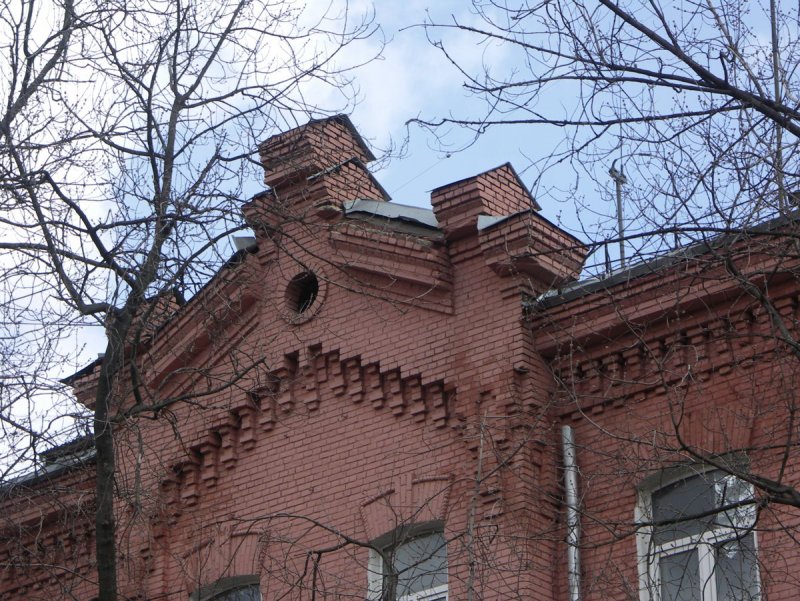 Фронтоны кирпичных домов