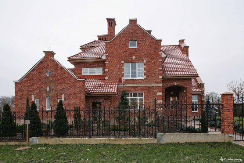 Бетта дворец из красного кирпича