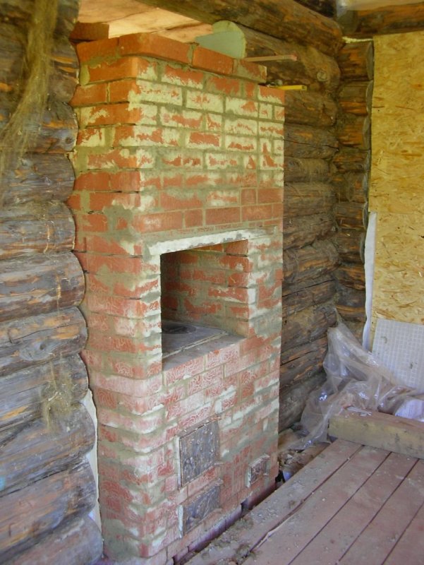 Старинная кирпичная печь