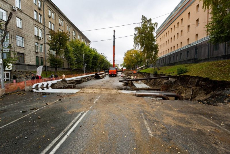 Отделка потолка зала полный ремонт.
