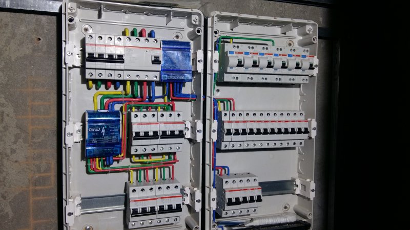 Щит силовой распределительный для установки ссчетчикаip43 (Legrand)