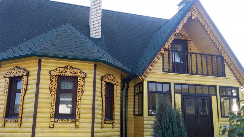 Деревянный дом декор фасада