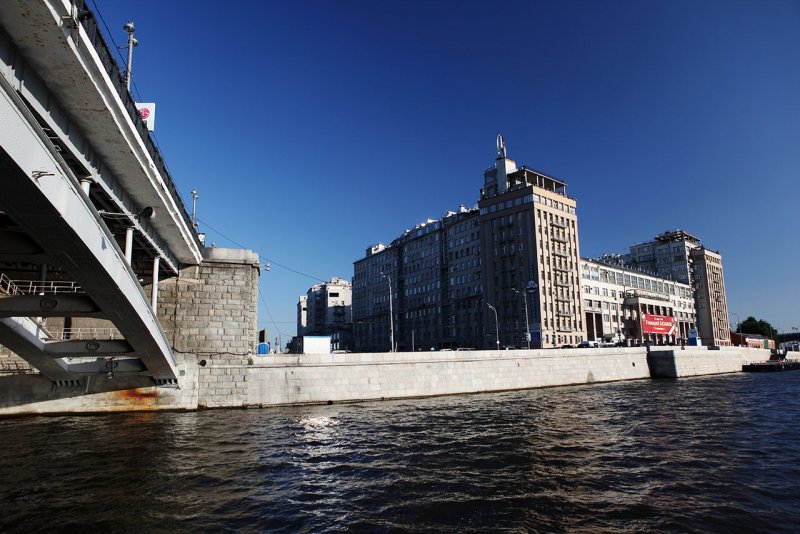 Дом правительства на Берсеневской набережной