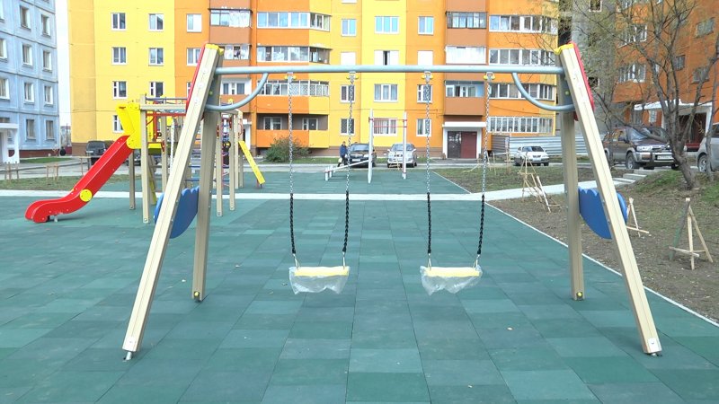 Детская площадка во дворе