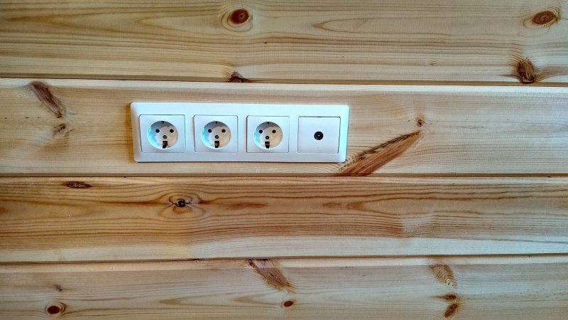 Розетки для деревянного дома