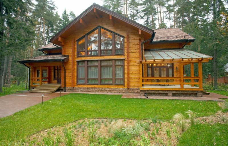 Красивый дом из клееного бруса