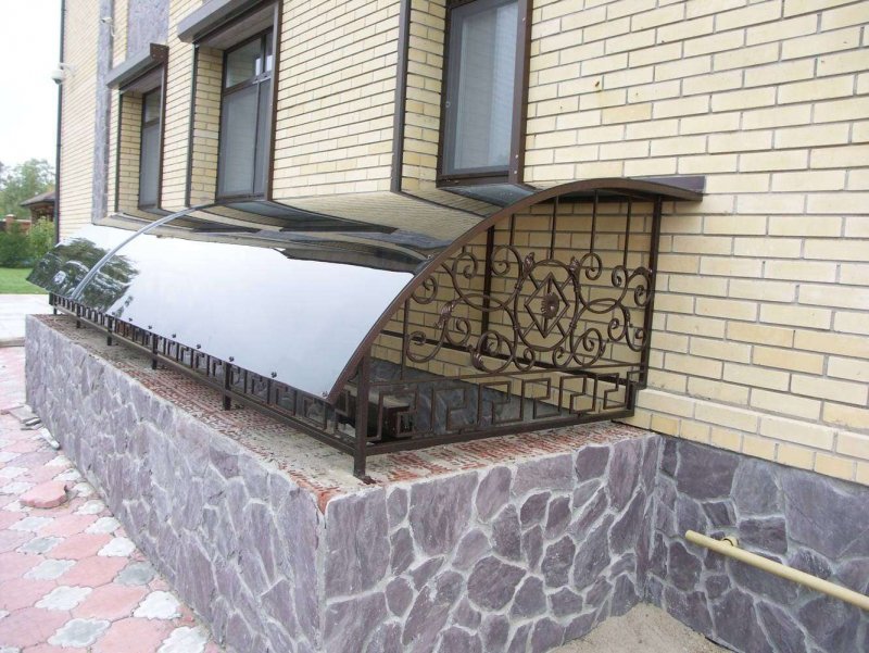 Козырек на цоколь