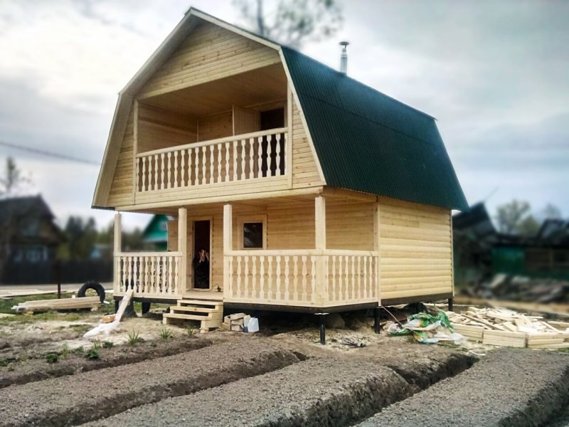 Дачный дом 6х6 с ломаной крышей