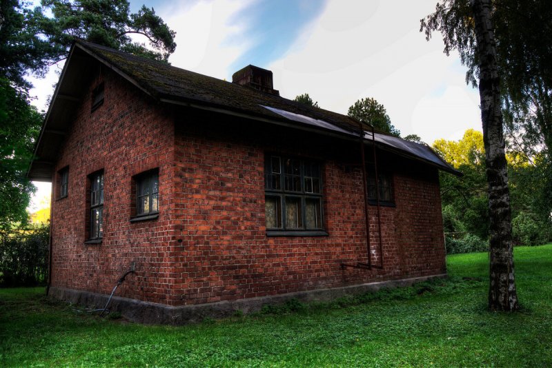 Старый кирпичный дом