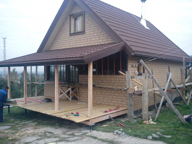 Дом с пристроенной верандой
