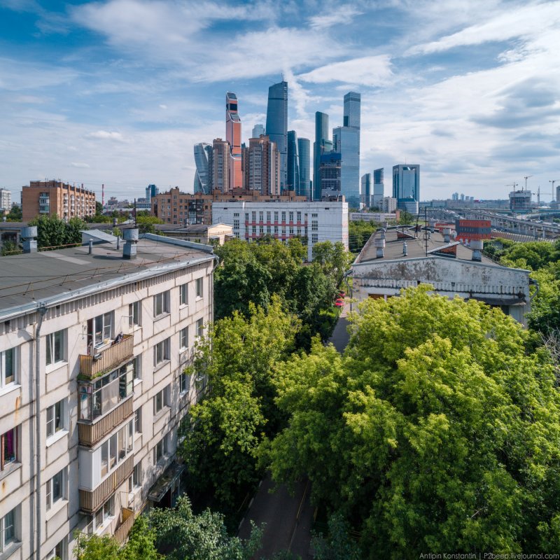 Москва Сити и пятиэтажки