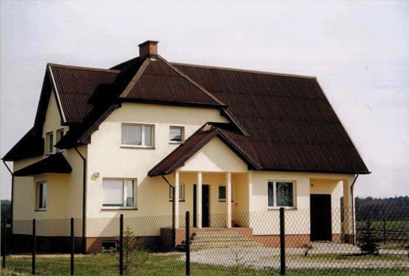 Дом с желтым фасадом