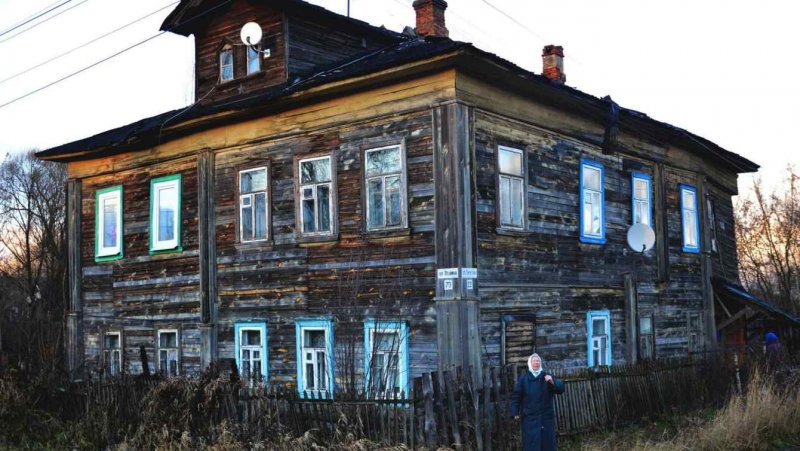 Двухэтажные бараки Россия