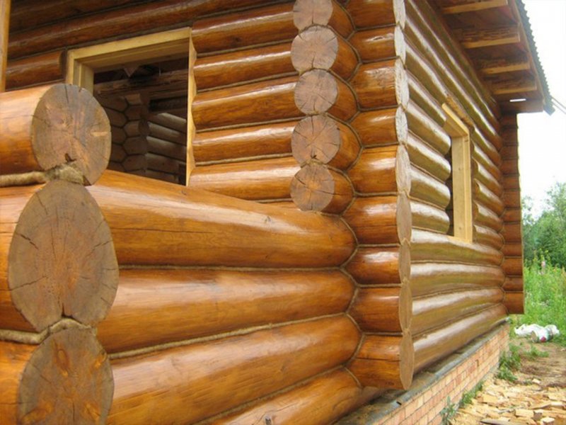 Баня из шлифованного бревна