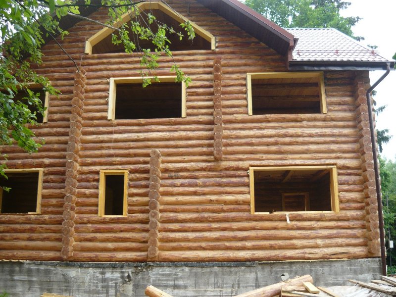 Дом изокорененногобревна