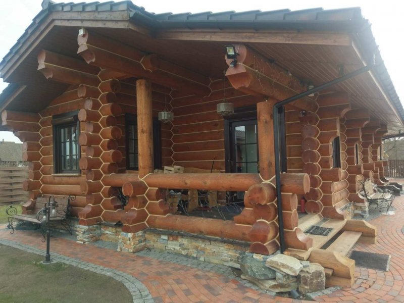 Одноэтажные дома из бревна ручной рубки