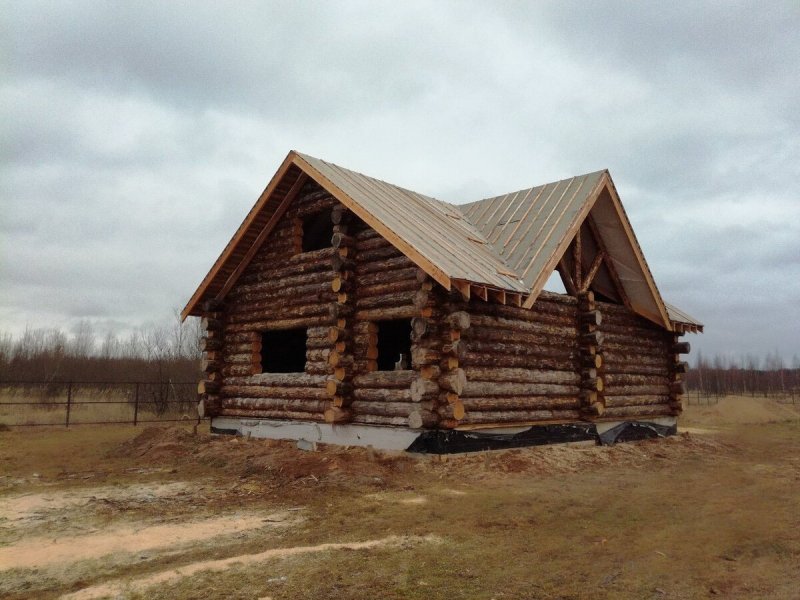 Дом из сруба из окоренного