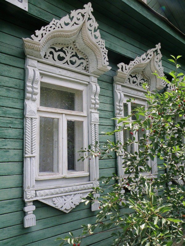 Наличники на окна в деревенском доме