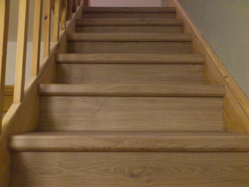 Отделка лестницы ламинатом quick Step