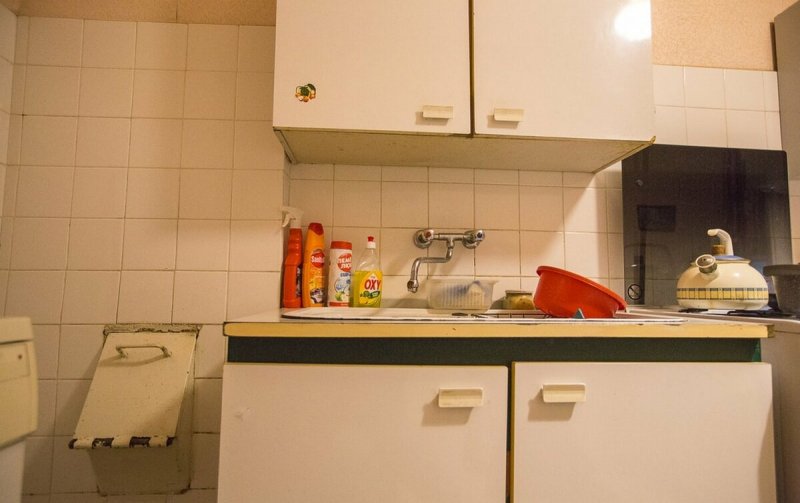 Мусоропровод в квартире на кухне