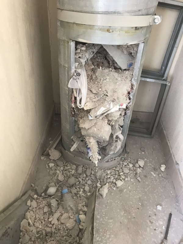 Люк для мусоропровода в квартире