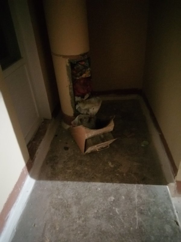 Мусоропровод в подъезде