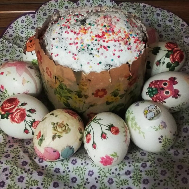 Пасхальные украшения кулич и яйца
