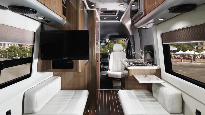 Автодом Airstream Interstate